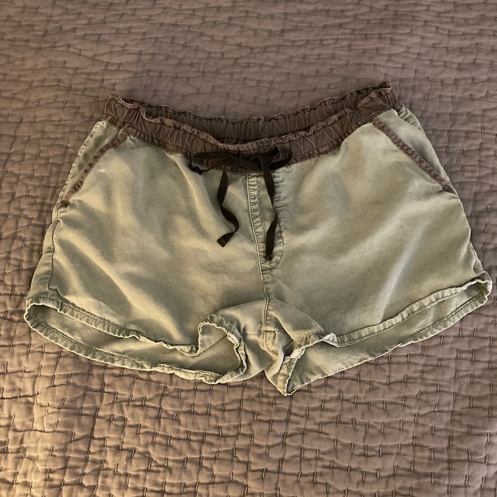 AG olive shorts size medium